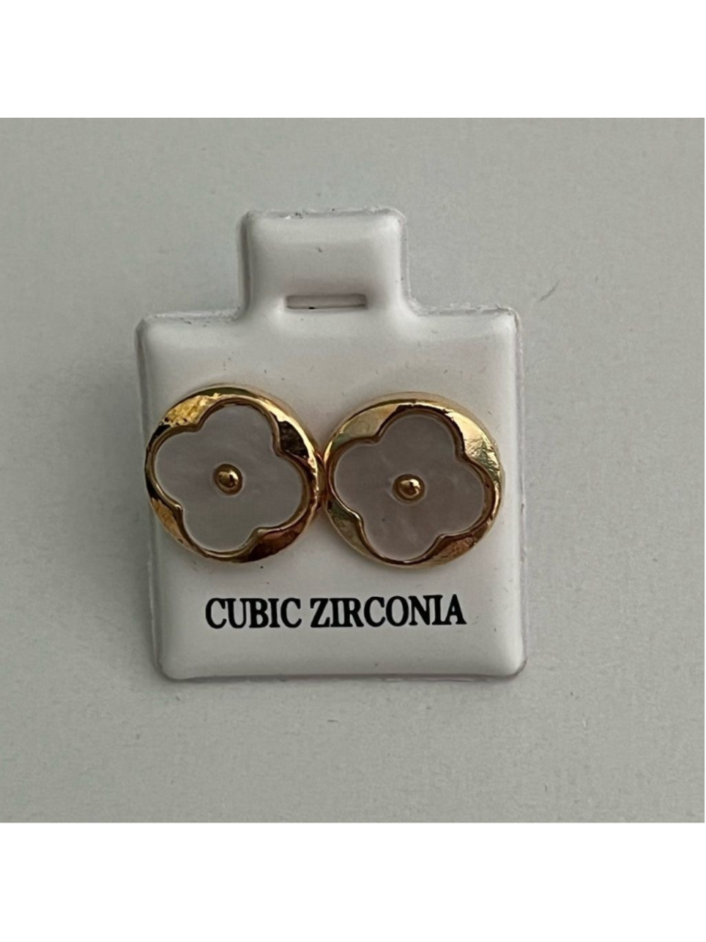 🌸Boutique Faux Mother of Pearl and GoldTone Flower Earrings